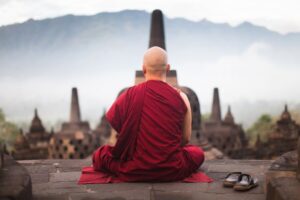 Monaco buddista in mindfulness